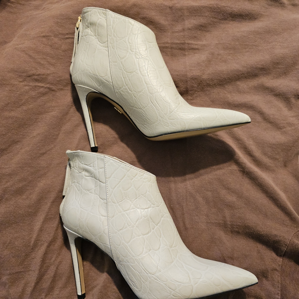 Chic Textured Cream Heeled Boots NWOT